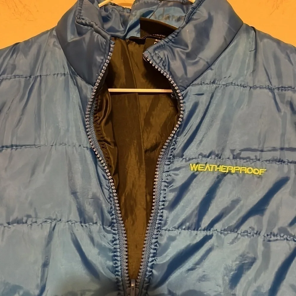 Weatherproof  zip up puffer jacket. Blue . Size small